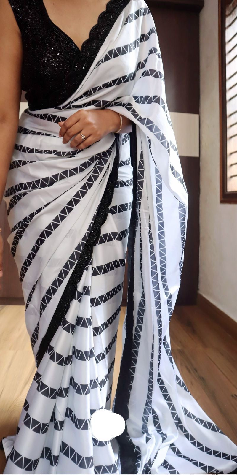 Retro styled saree classy sari blouse Partywear sarees