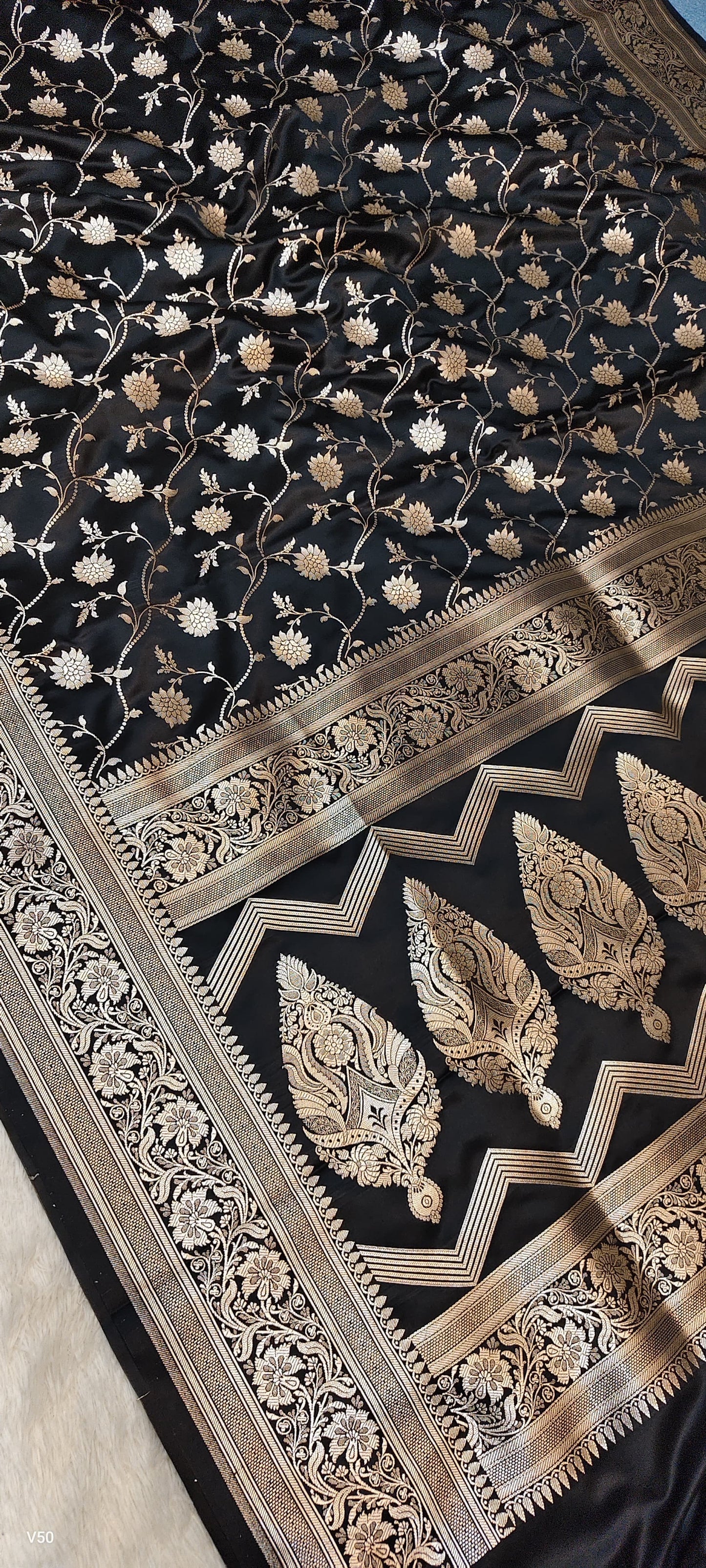 Khaddi banarsi saree handwoven sari blouse
