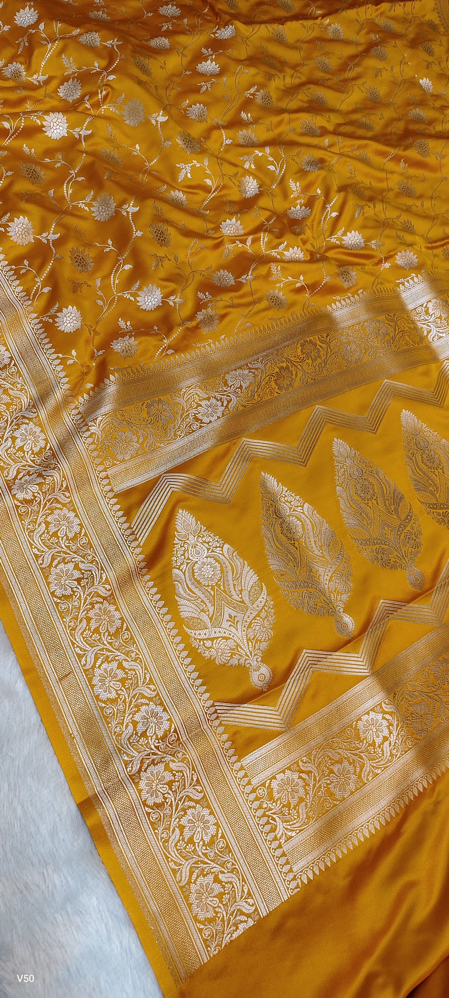 Khaddi banarsi saree handwoven sari blouse