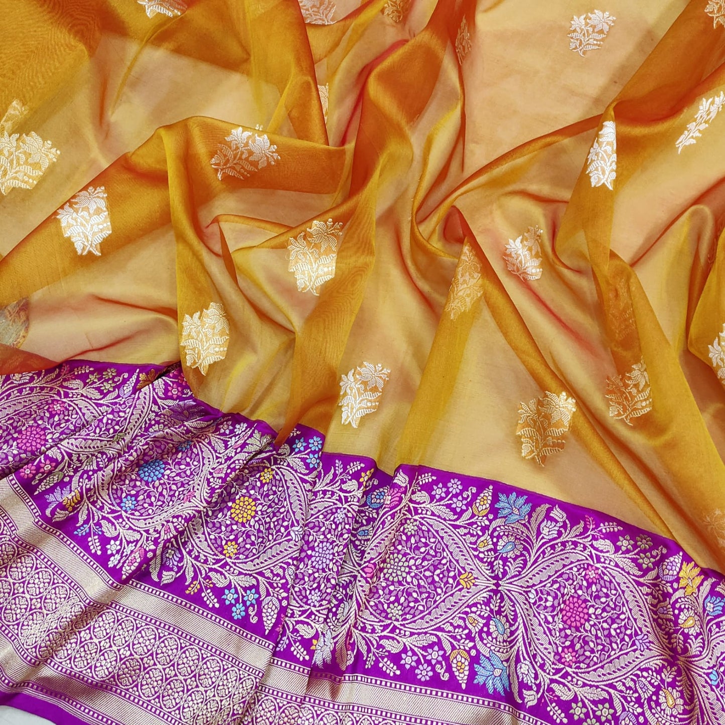 Havisha handwoven Kora saree