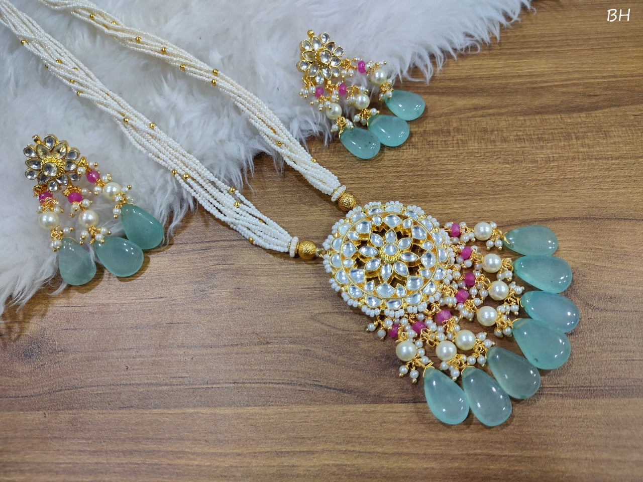 Parisha Pearl necklace Kundan set