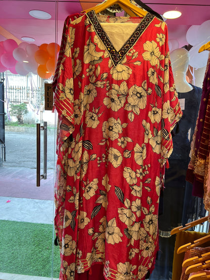 Floral pink kaftan set