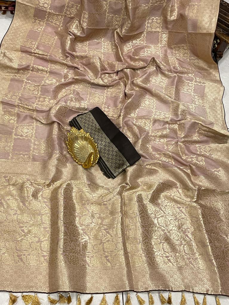 Dolika banarsi moonga saree