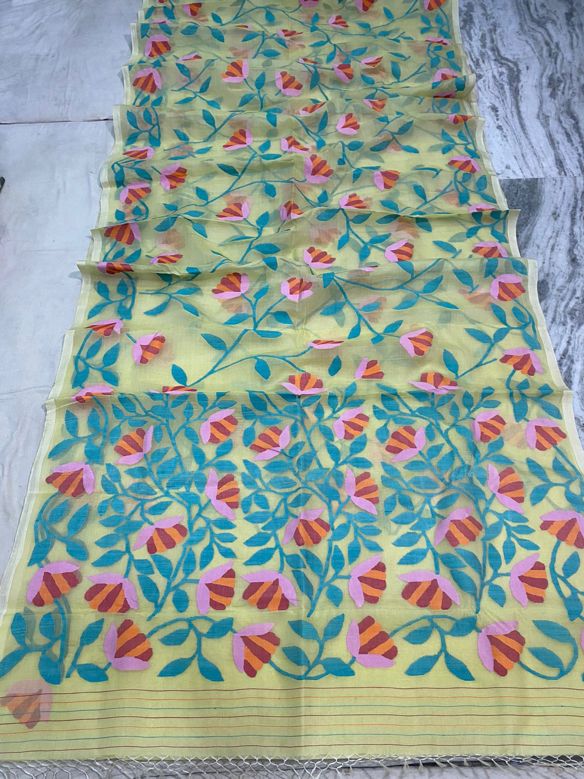 Kavisha tantuj jamdani saree