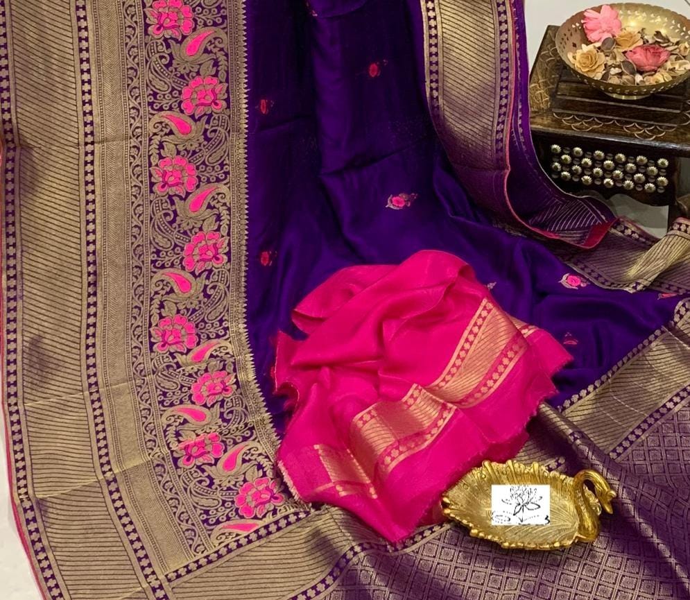 Nivaaz banarsi moonga saree
