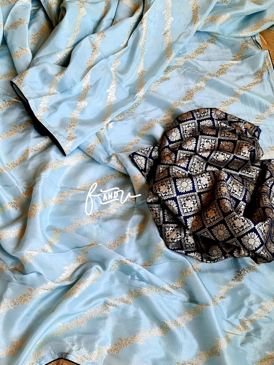 Excusitive lehariya Munga saree