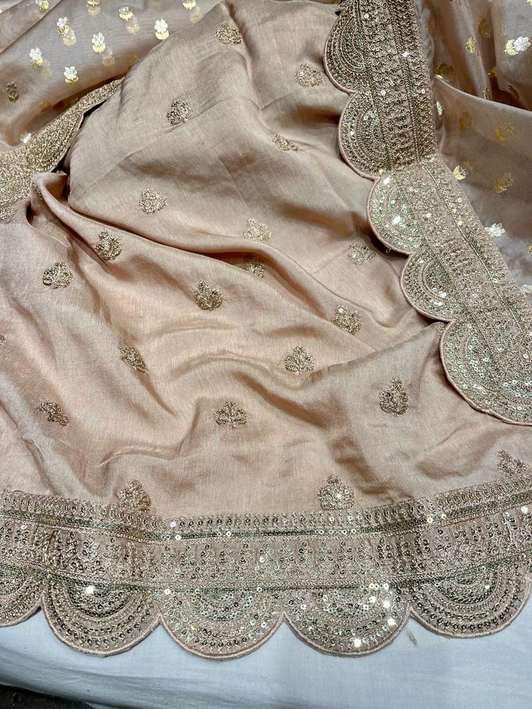 Scalloped weaving organza saree