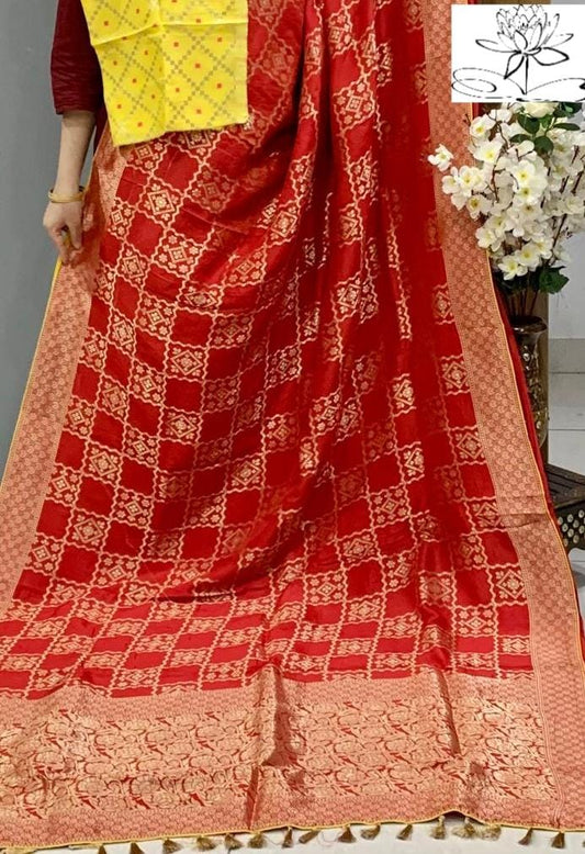 Dolika banarsi moonga saree