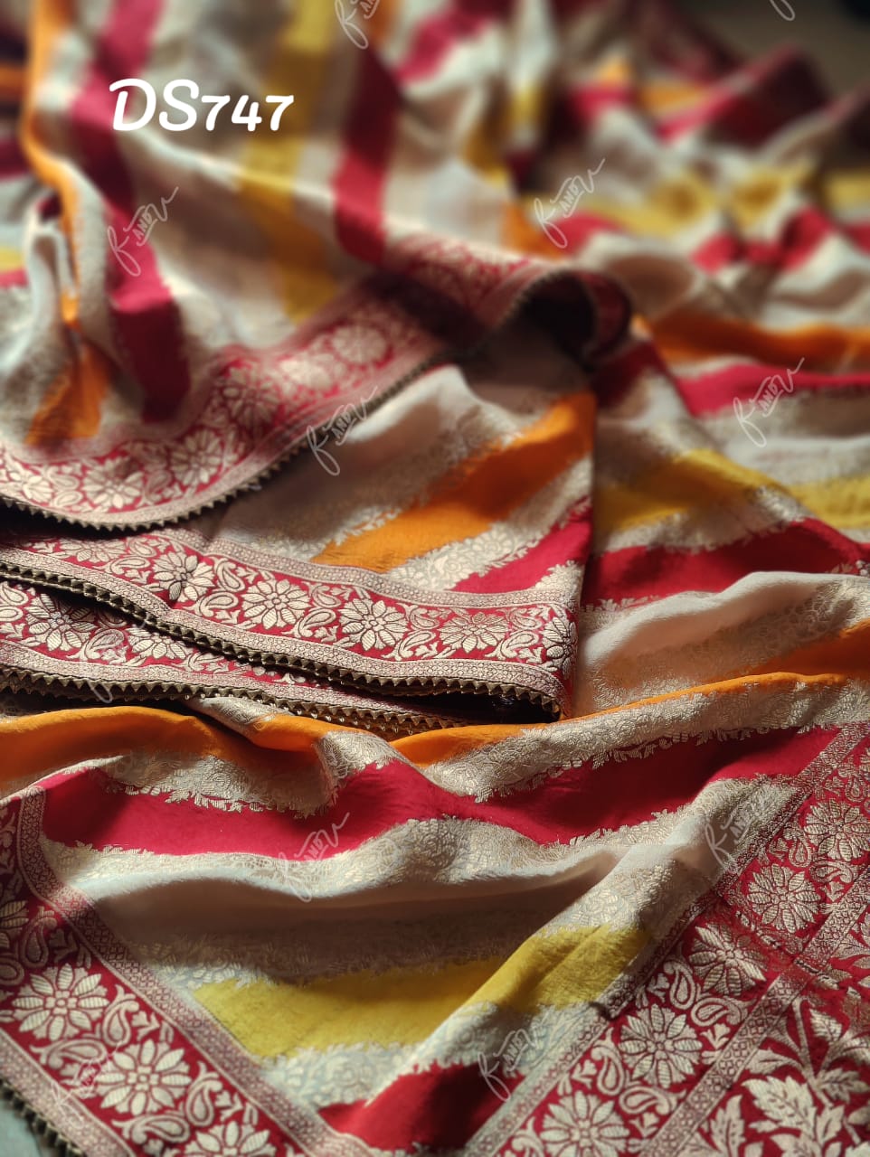Festival Lehariya Munga saree