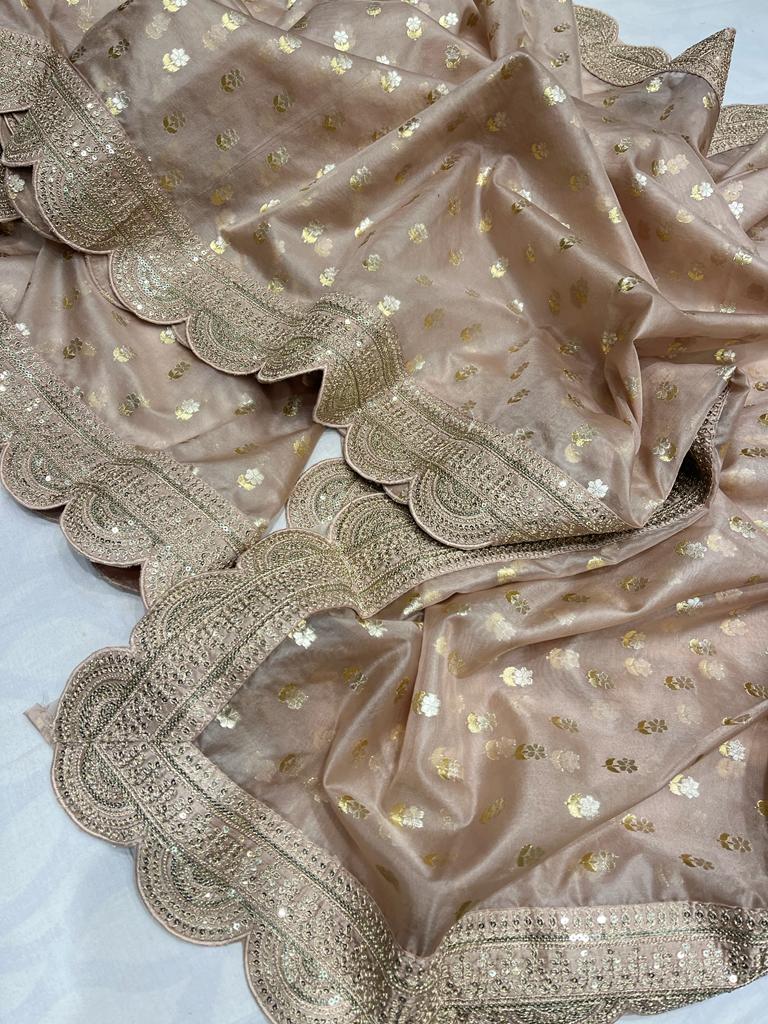 Scalloped weaving organza saree